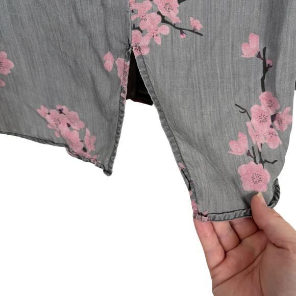 Billy T Women Cherry Blossom Shirt Small Lyocell Roll Tab Floral Preppy Cottage - Picture 4 of 7